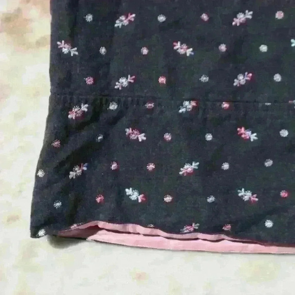 ANTHROPOLOGIE Pencil Skirt Gray Embroidered Flowers Dark Academia Size S / M - Picture 3 of 9